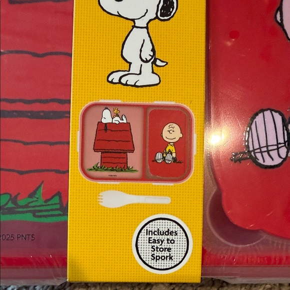 Peanuts Red and Yellow Bento Box with Snoopy and Charlie Brown - Picture 4 of 4